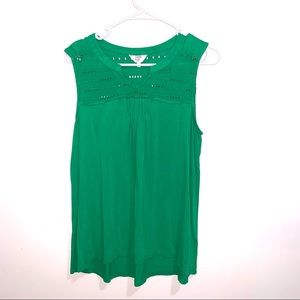 Crown & Ivy Women’s Green Lace Sleeveless Tank Top